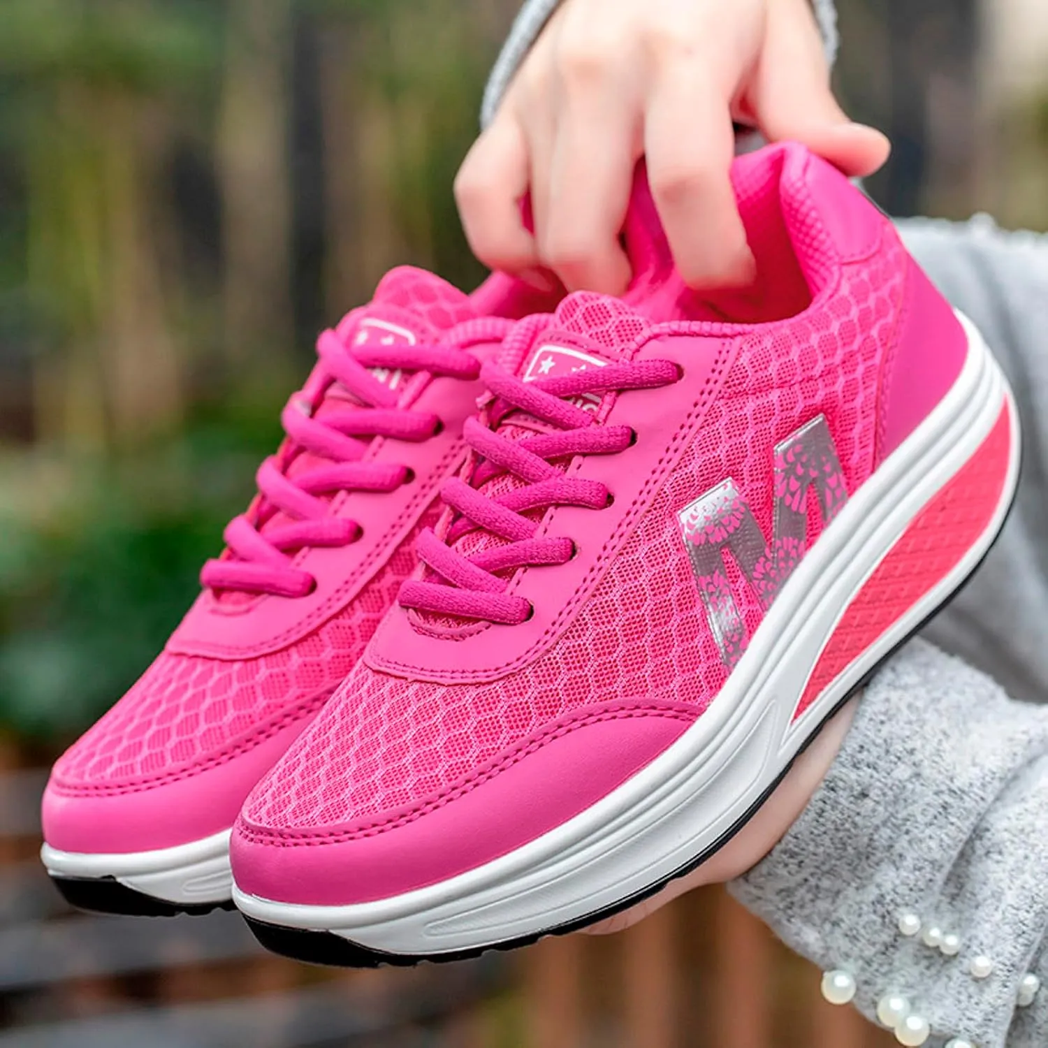Flying Weaving Sneakers Women 2023 Fall and Winter New Korean Fashion Round Head Lace Up Casual Shoes Thick Bottom Running Shoes Women Walking