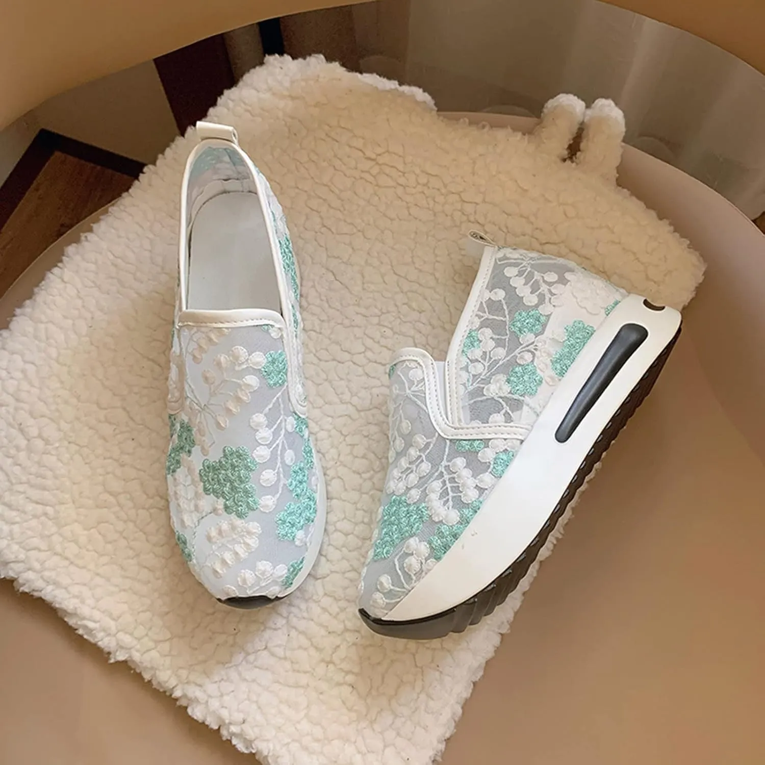Lace Mesh Flower Embroidery Casual Sport Shoes Comfortable Breathable Thick Bottom Sneakers Soft Sole Casual Outdoor Walking Shoes for Women