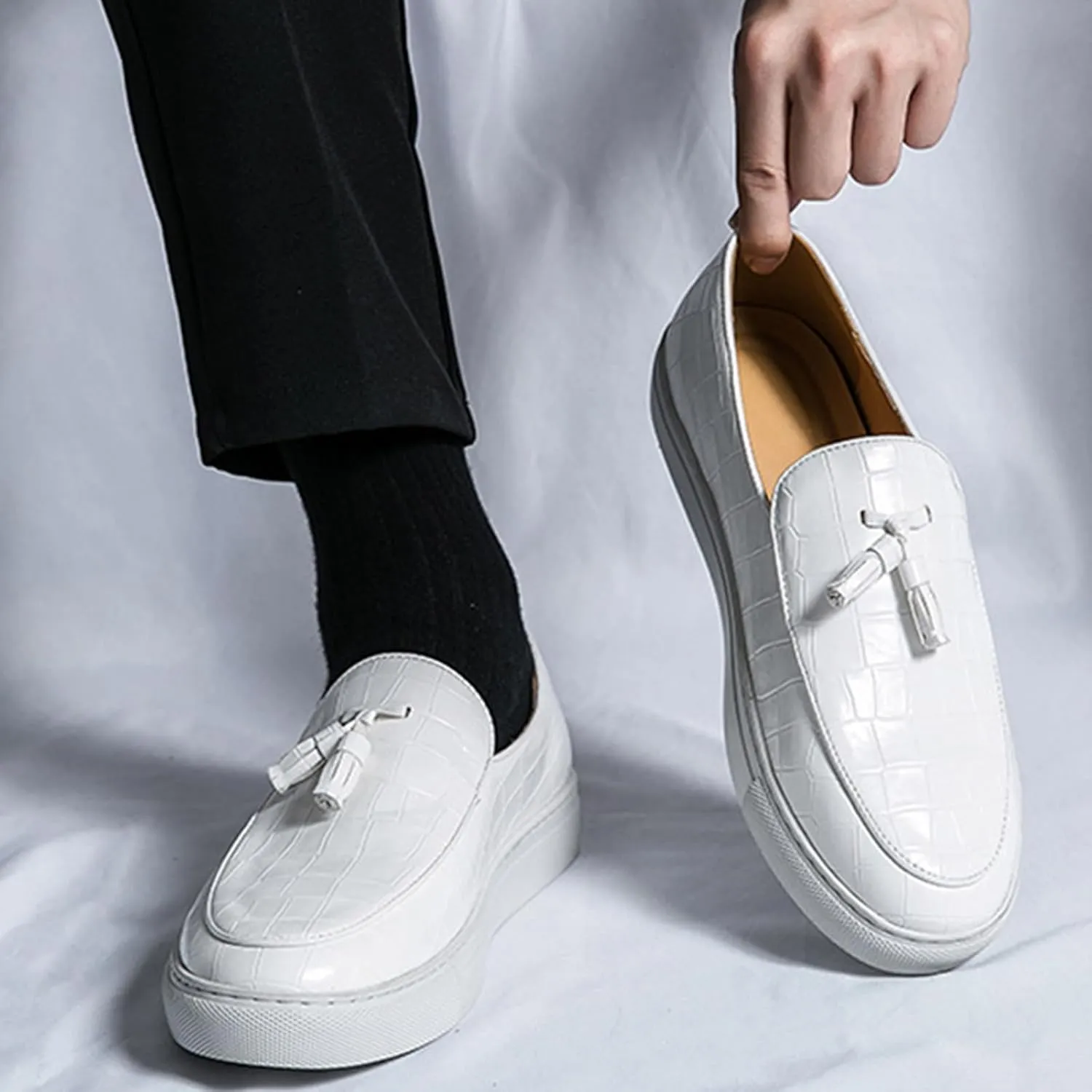 Men's Printed Leather Flat Tassel Loafers Fashion Round Toe Non-Slip Slip-On Penny Loafers Luxury Business Casual Shoes