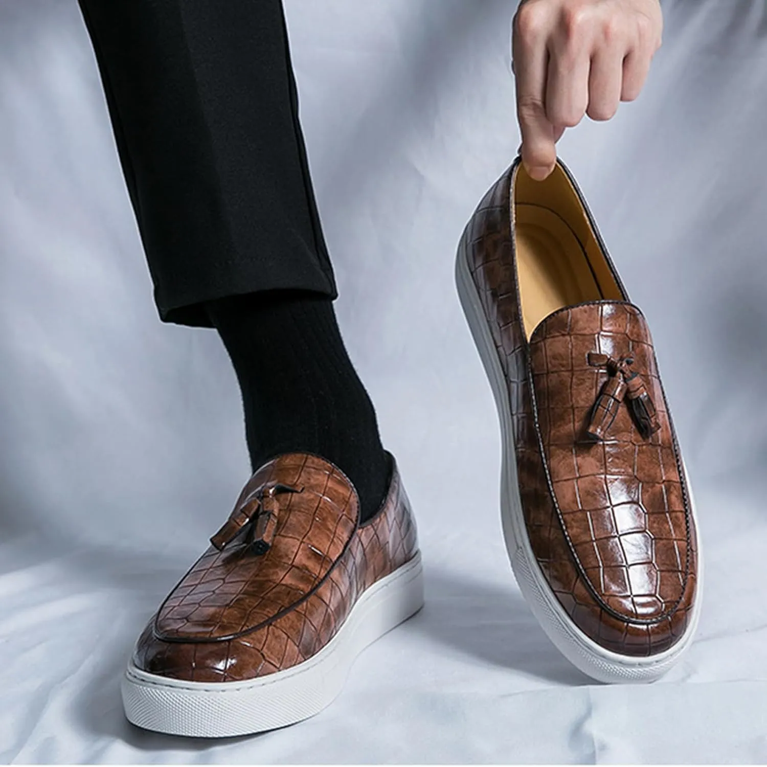 Men's Printed Leather Flat Tassel Loafers Fashion Round Toe Non-Slip Slip-On Penny Loafers Luxury Business Casual Shoes