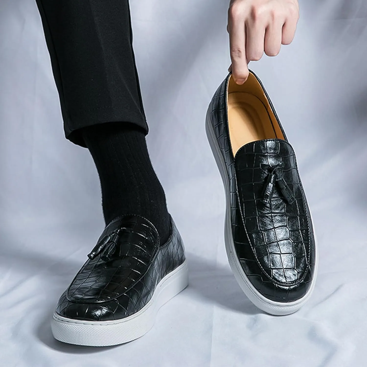 Men's Printed Leather Flat Tassel Loafers Fashion Round Toe Non-Slip Slip-On Penny Loafers Luxury Business Casual Shoes