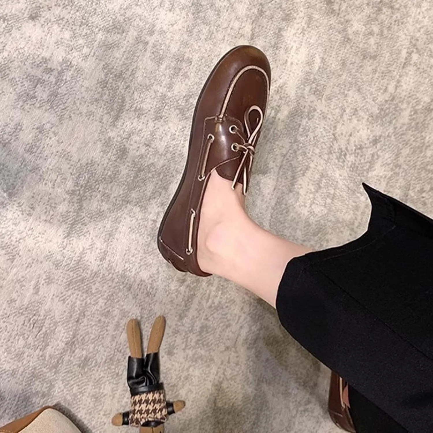 VARECOLA Shoes Loafers for Women Classic Leather Loafers Casual Slip-On Boat Shoes Comfort Casual Slip on Walking Shoes ComfortWalking Moccasins Soft Sole Shoes