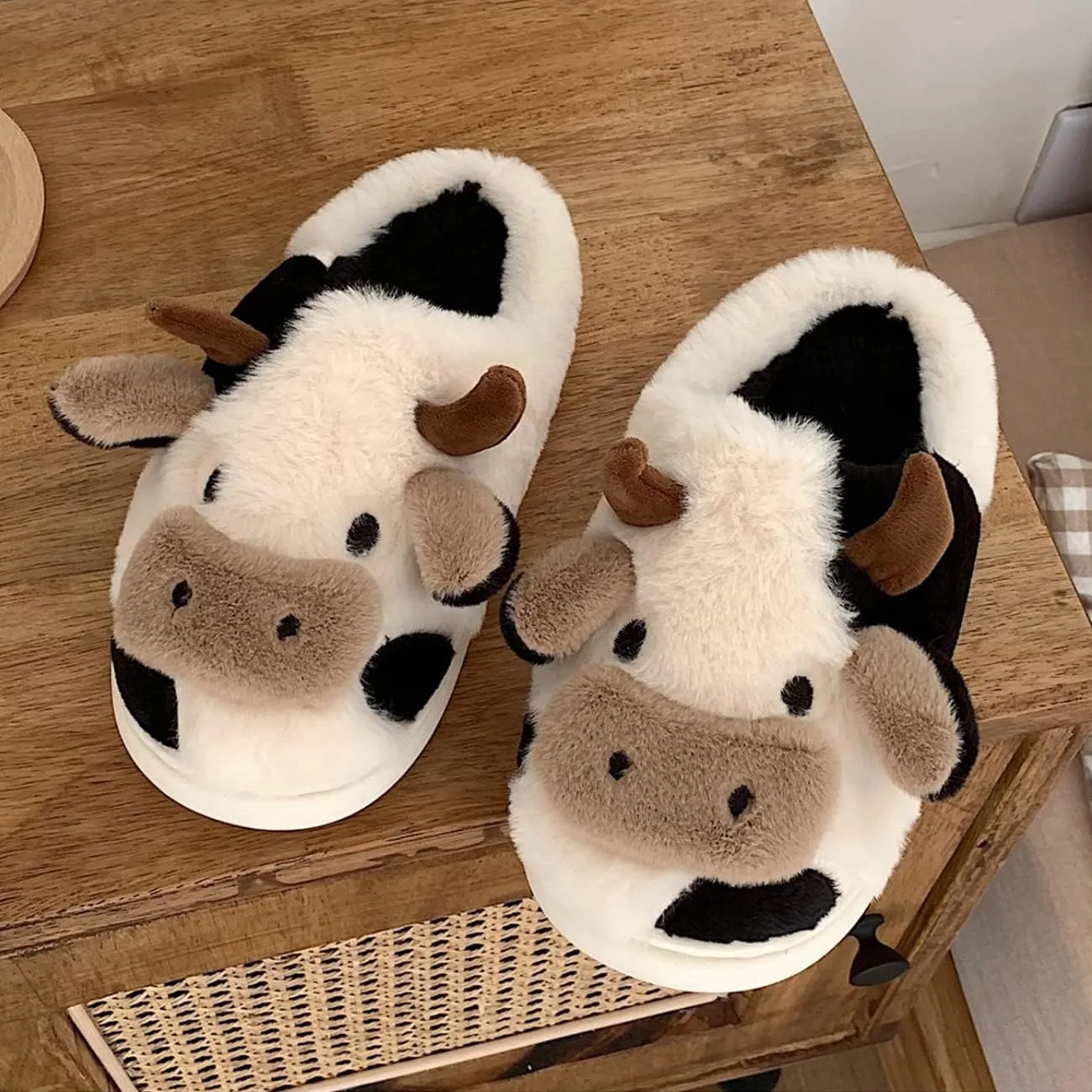 Women's Cozy Plush Cartoon Cow Slippers - Cute Animal Indoor Outdoor Home Fuzzy Warm Footwear